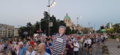 Protest "Srbija protiv nasilja" završio se ispred REM-a, odblokiran saobraćaj u centru Beogradu (VIDEO, FOTO) 10