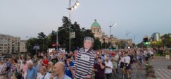 IMG_20230826_193402_b Protest "Srbija protiv nasilja" završio se ispred REM-a, odblokiran saobraćaj u centru Beogradu (VIDEO, FOTO) 10