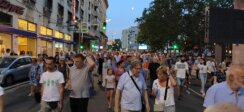 IMG_20230826_193710_b Protest "Srbija protiv nasilja" završio se ispred REM-a, odblokiran saobraćaj u centru Beogradu (VIDEO, FOTO) 9
