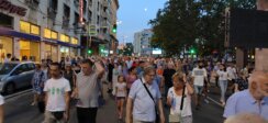 Protest "Srbija protiv nasilja" završio se ispred REM-a, odblokiran saobraćaj u centru Beogradu (VIDEO, FOTO) 9