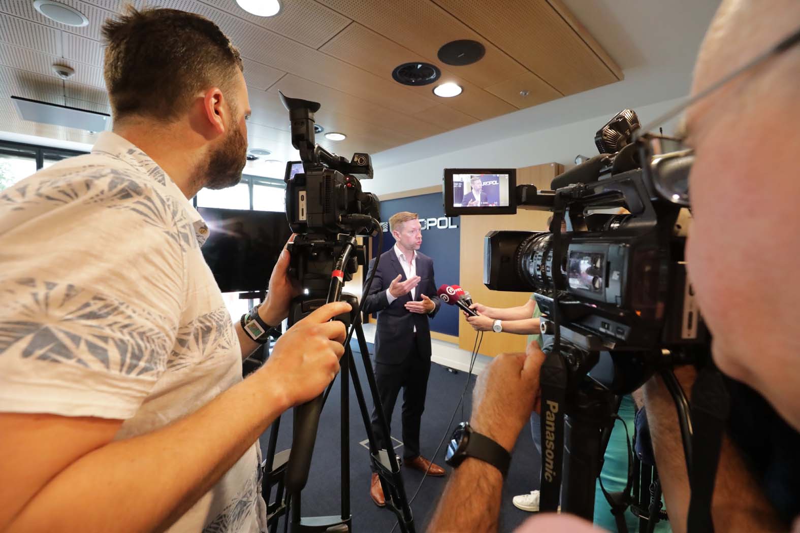 "Evropol, Interpol, juure naas...": Novinar Danasa u Holandiji, u poseti najsigurnijoj zgradi Evrope (FOTO) 3