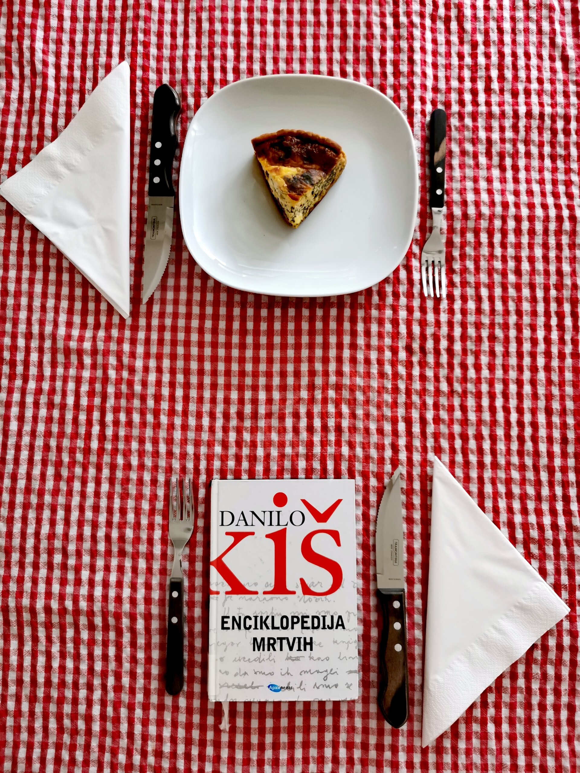 Letnji konkurs: Najlepše fotografije s knjigom Arhipelaga 2 Letnji konkurs: Najlepše fotografije s knjigom Arhipelaga 2