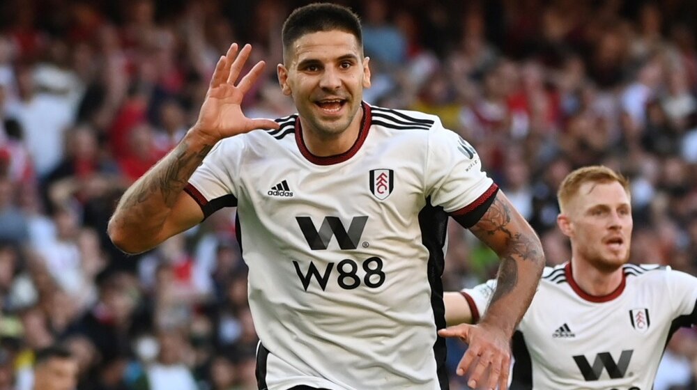 Mitrović na štakama napustio stadion u Liverpulu, lekari saopštili da nije teže povređen 1