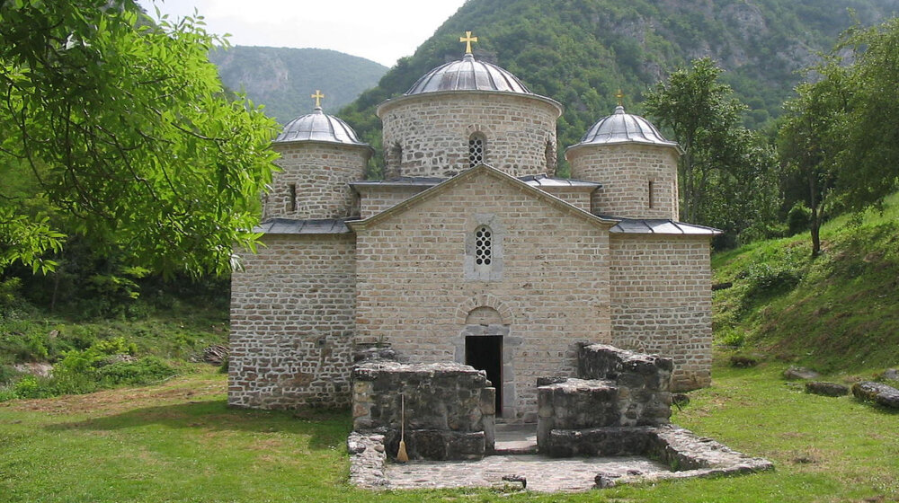 Parohu manastira Davidovica određen pritvor od 30 dana zbog seksualnog uznemiravanja devojčice 1