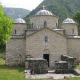 Parohu manastira Davidovica određen pritvor od 30 dana zbog seksualnog uznemiravanja devojčice 6