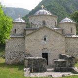 Parohu manastira Davidovica određen pritvor od 30 dana zbog seksualnog uznemiravanja devojčice 1