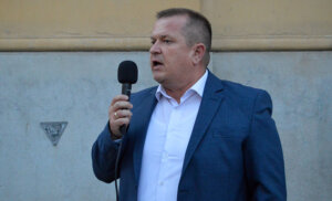 Sa protesta „Užice protiv nasilja“: Podrška inspektorima Mitiću i Milenkoviću (FOTO, VIDEO) 4 Sa protesta „Užice protiv nasilja“: Podrška inspektorima Mitiću i Milenkoviću (FOTO, VIDEO) 4