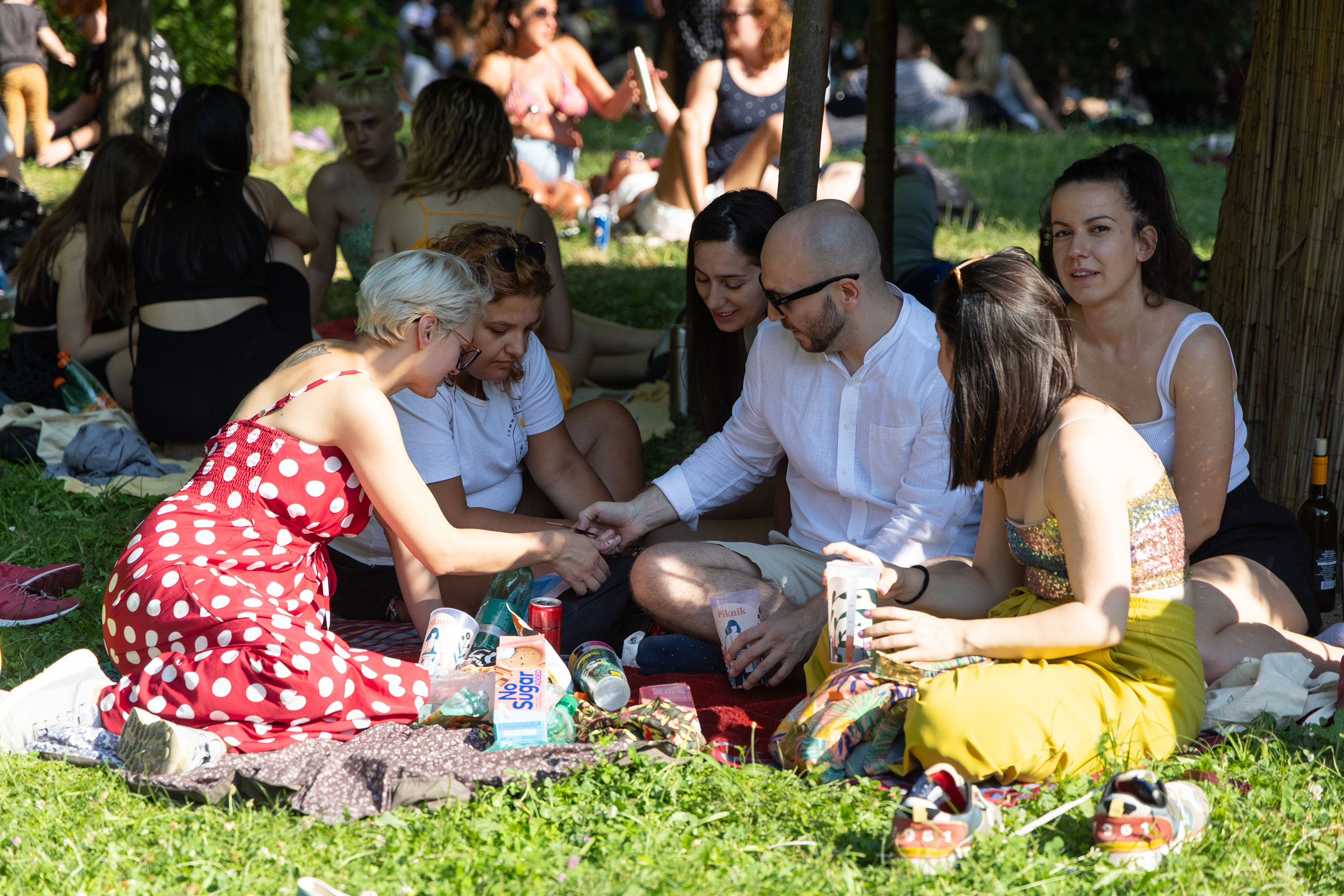 Šah, joga, stoni tenis, muzika i hladovina na Kišobranovom Pikniku ispred Muzeja savremene umetnosti 3 Šah, joga, stoni tenis, muzika i hladovina na Kišobranovom Pikniku ispred Muzeja savremene umetnosti 3