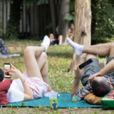 Šah, joga, stoni tenis, muzika i hladovina na Kišobranovom Pikniku ispred Muzeja savremene umetnosti 3