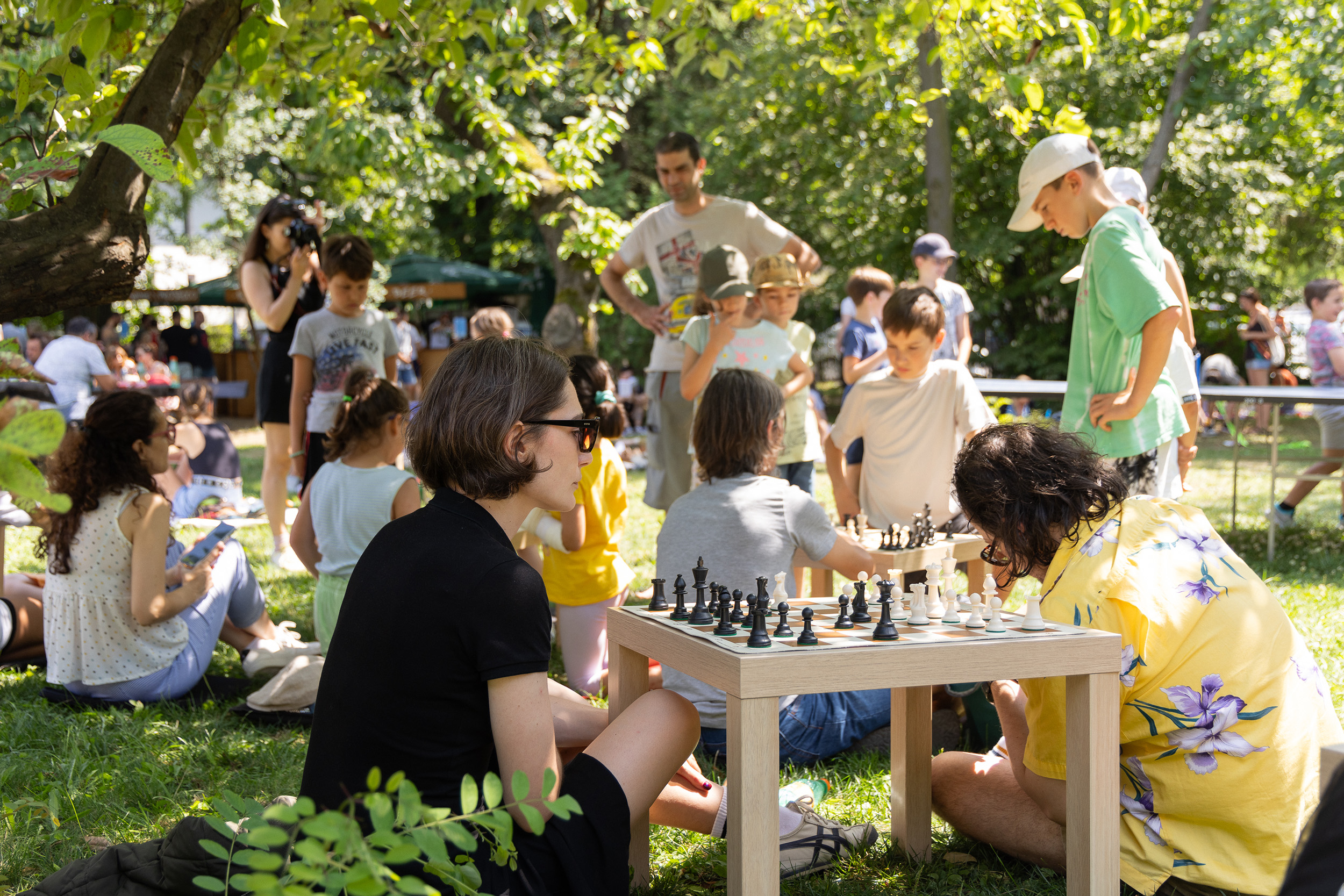 Šah, joga, stoni tenis, muzika i hladovina na Kišobranovom Pikniku ispred Muzeja savremene umetnosti 2