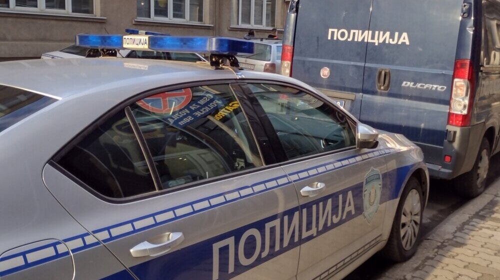Policija u Kraljevu i Loznici uhapsila grupu koja se sumnjiči da je krala luksuzna vozila u zemljama Evropske unije 1