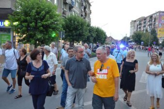 Protest Jagodina Lutovac 02 Ar zemlje po ceni četiri pakla cigareta: Protest protiv nasilja u Jagodini 3