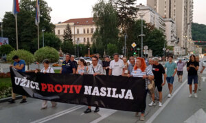 Poruka učiteljice sa protesta „Užice protiv nasilja“: Prosveta je zgažena, ali ničija nije gorela do zore 3 Poruka učiteljice sa protesta „Užice protiv nasilja“: Prosveta je zgažena, ali ničija nije gorela do zore 3