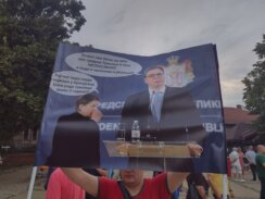 Vlast u Srbiji vrši desetogodišnju torturu nad našim zdravim razumom: Profesor Čedomir Čupić na protestu u Kragujevcu (FOTO) 5
