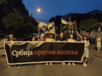 Vlast u Srbiji vrši desetogodišnju torturu nad našim zdravim razumom: Profesor Čedomir Čupić na protestu u Kragujevcu (FOTO) 7