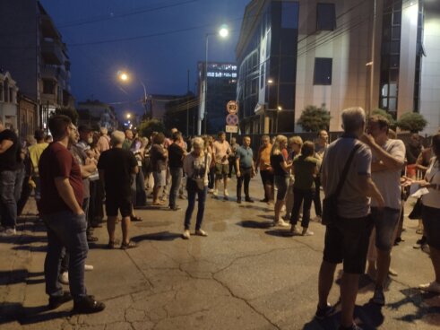 Vlast u Srbiji vrši desetogodišnju torturu nad našim zdravim razumom: Profesor Čedomir Čupić na protestu u Kragujevcu (FOTO) 10