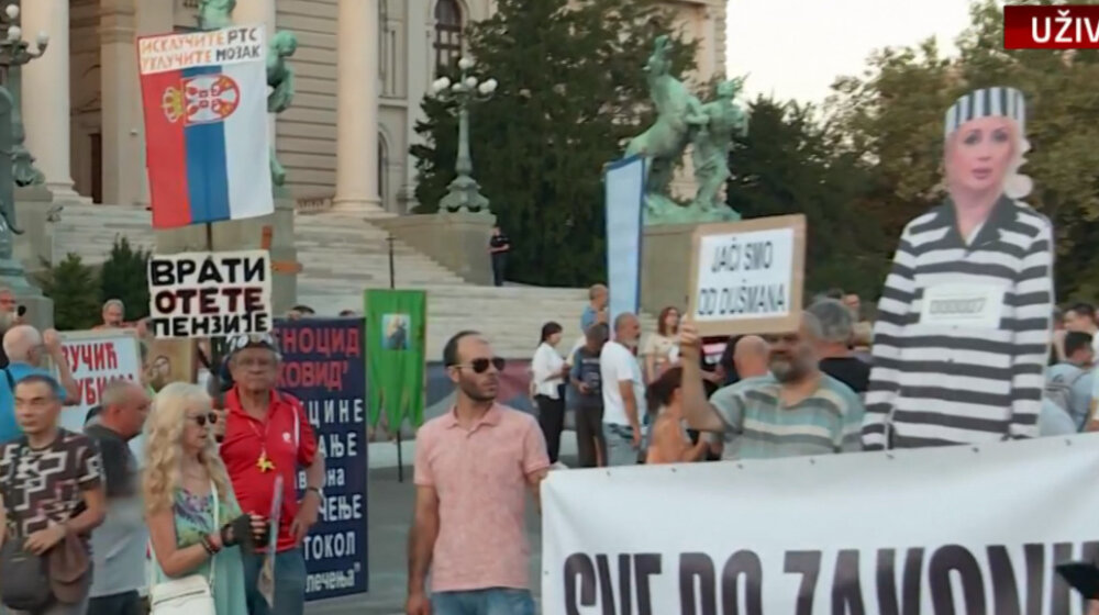 Počeo protest "Srbija protiv nasilja" ispred Skupštine Srbije (VIDEO, FOTO) 1