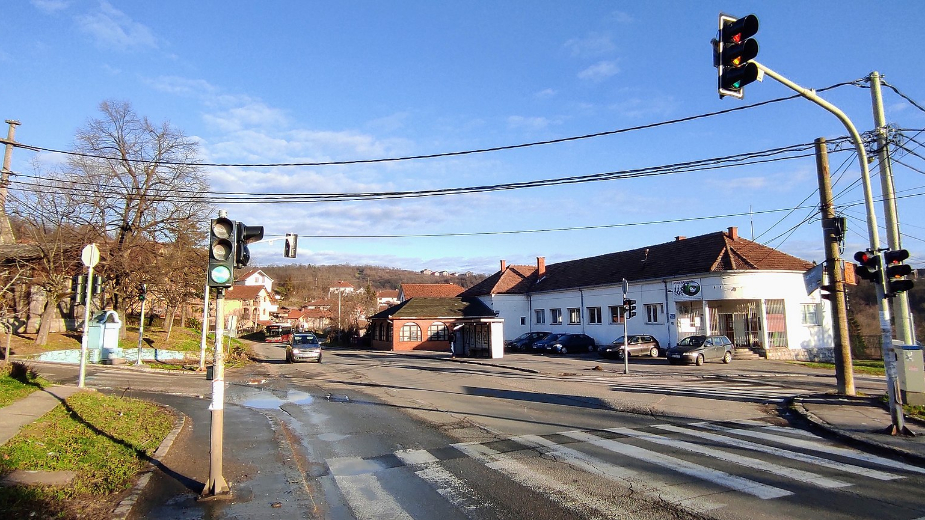 SSP: Banda sa fantomkama nasrnula na decu u školskom dvorištu u selu Rakovica, gde su bili pripadnici policije 1