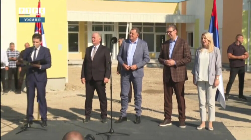 "Mi smo jedan i isti narod sa dve strane reke Drine”: Vučić u obilasku vrtića "Srbija" u Republici Srpskoj 1