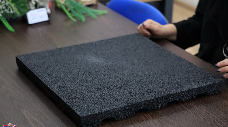 Novom mašinom proizvodiće se četiri puta više tartan podloga: Odgovor Predraga Stevovića kragujevačkom GrO Zajedno 1