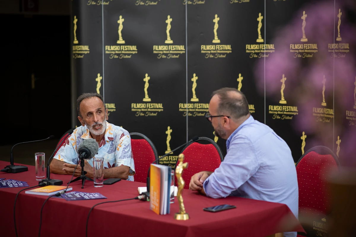 Ovacije hercegnovske publike filmu "Sigurno mjesto" Juraja Lerotića, i dokumentarcu Vladimira Perovića 2 Ovacije hercegnovske publike filmu "Sigurno mjesto" Juraja Lerotića, i dokumentarcu Vladimira Perovića 2