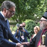 Na početku posete Mađarskoj, Vučić u Sent Andreji dobio orden SPC 6