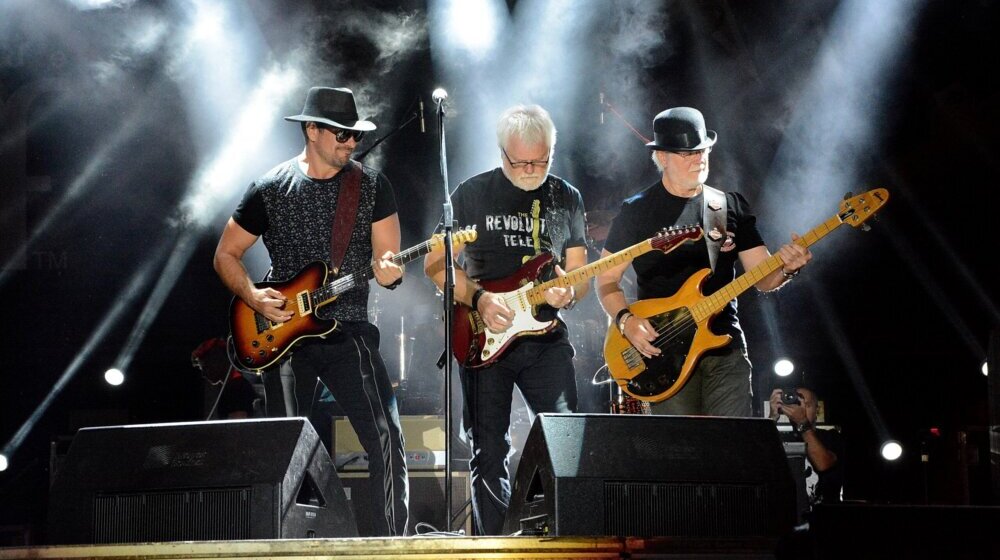 Zahvalnost mladosti koja s verom u pravdu i čestitost pokušava stvari da vrati tamo gde pripadaju: YU grupa na koncertu podržala studente (VIDEO) 1