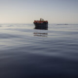 Grčke vlasti optužile dva migranta za uništavanje gumenog čamca sa 40 ljudi 4