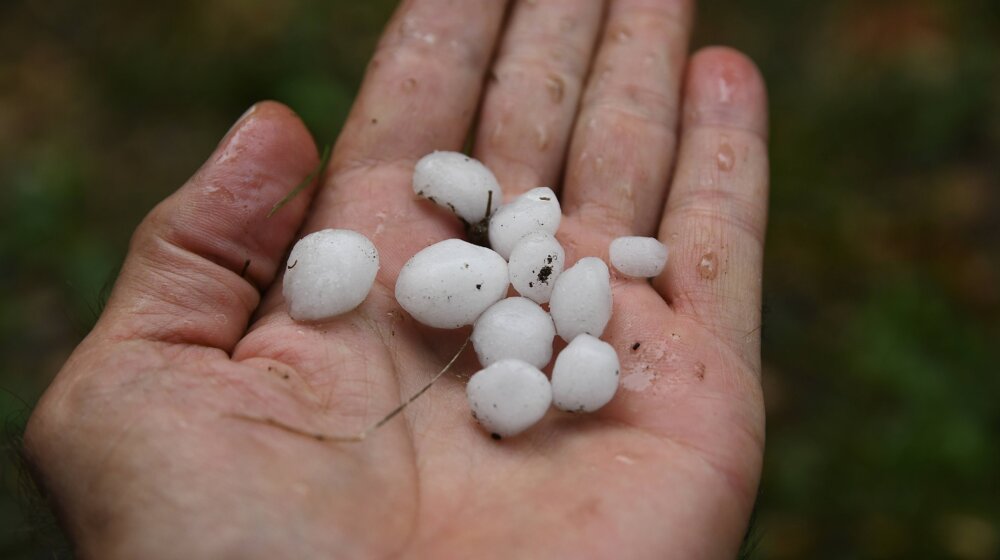 Jak grad i pljusak pogodili delove Srema, širi se na Banat, kiša i grmljavina u Beogradu 1