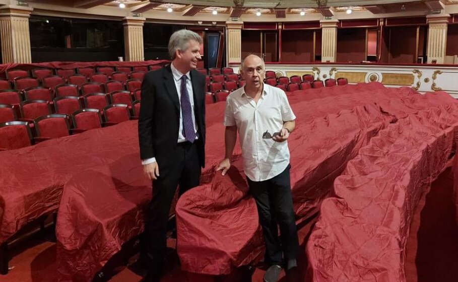 Ambasadoru Fergusonu domaćin u pozorištu Bule Goncić 1