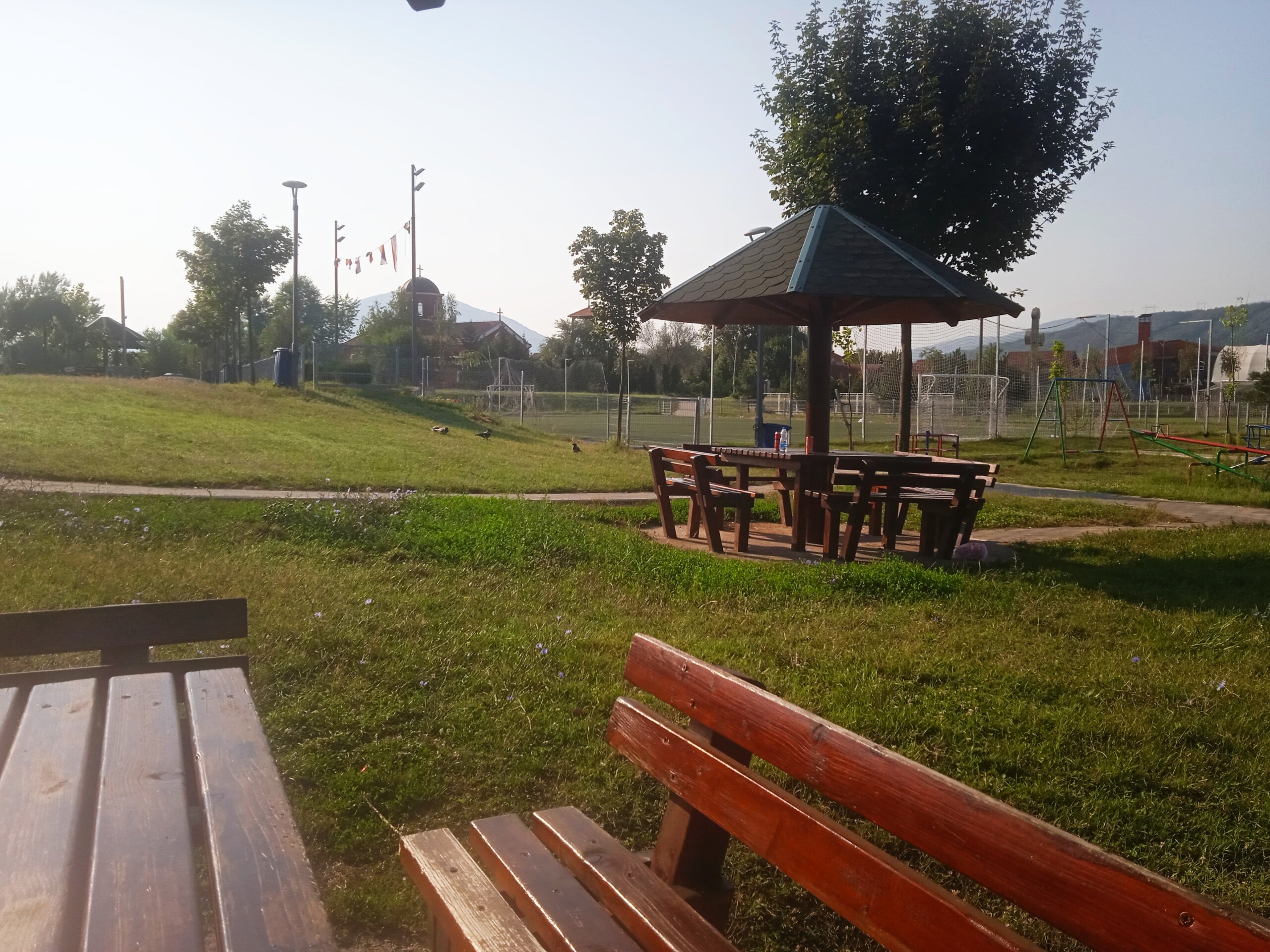 “Pretvaraju nas u Aušvic, sa svih strana bićemo ograđeni strujom i žicom”: U sredu protest u niškom naselju Brzi Brod protiv izgradnje dalekovoda 7 “Pretvaraju nas u Aušvic, sa svih strana bićemo ograđeni strujom i žicom”: U sredu protest u niškom naselju Brzi Brod protiv izgradnje dalekovoda 7