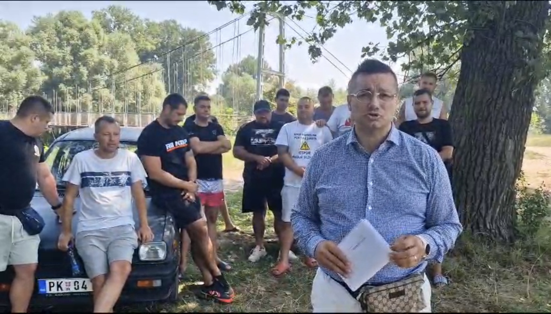 “Pretvaraju nas u Aušvic, sa svih strana bićemo ograđeni strujom i žicom”: U sredu protest u niškom naselju Brzi Brod protiv izgradnje dalekovoda 4 “Pretvaraju nas u Aušvic, sa svih strana bićemo ograđeni strujom i žicom”: U sredu protest u niškom naselju Brzi Brod protiv izgradnje dalekovoda 4