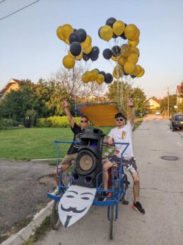 foto, protest brzi brod dalekovod 23.8.23. 5, foto d. radosavljevic Građani Brzog Broda blokirali saobraćaj na putu od Niša do Niške Banje zbog gradnje dalekovoda 4
