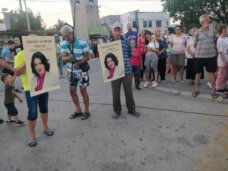 foto, protest brzi brod dalekovod 23.8.23. 6, foto d. radosavljevic Građani Brzog Broda blokirali saobraćaj na putu od Niša do Niške Banje zbog gradnje dalekovoda 3