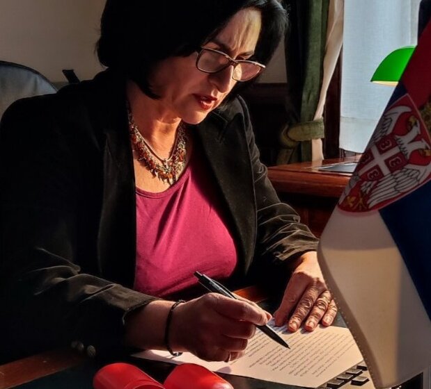 Narodna poslanica Tamara Milenković-Kerković: Da li je Direkcija za javni prevoz „pojela“ besplatne udžbenike za niške đake? 1