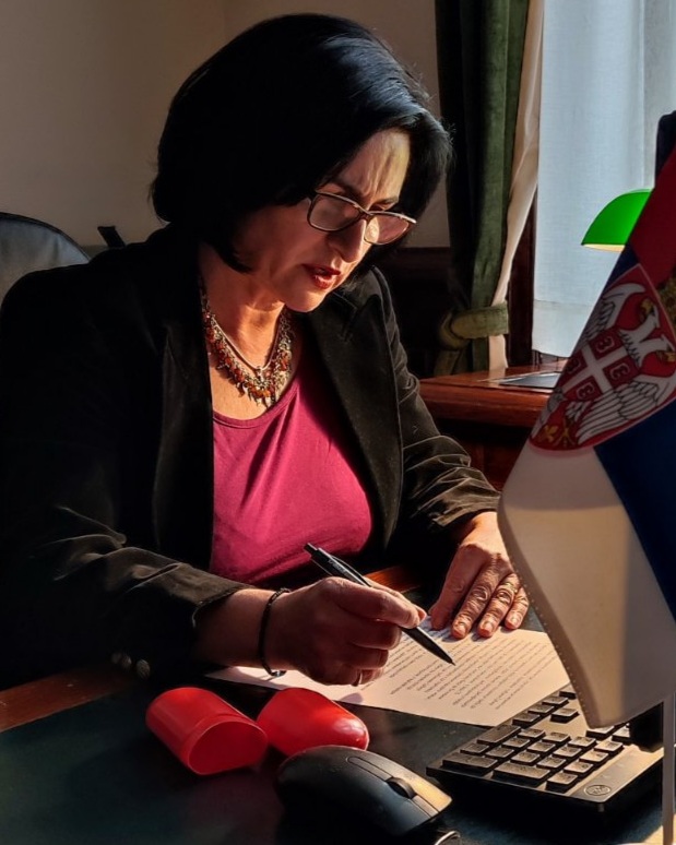 Milenković Kerković (Dveri) pozvala NBS da "zauzda novi finansijski udar na građane Srbije" 2 Milenković Kerković (Dveri) pozvala NBS da "zauzda novi finansijski udar na građane Srbije" 2