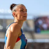 Ivana Španović se uz belog goluba i sveću prisetila 16 žrtava pada nadstrešnice 12