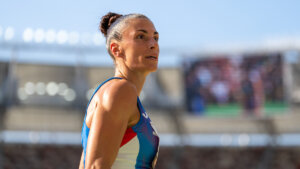 Ivana Španović se uz belog goluba i sveću prisetila 16 žrtava pada nastrešnice 1