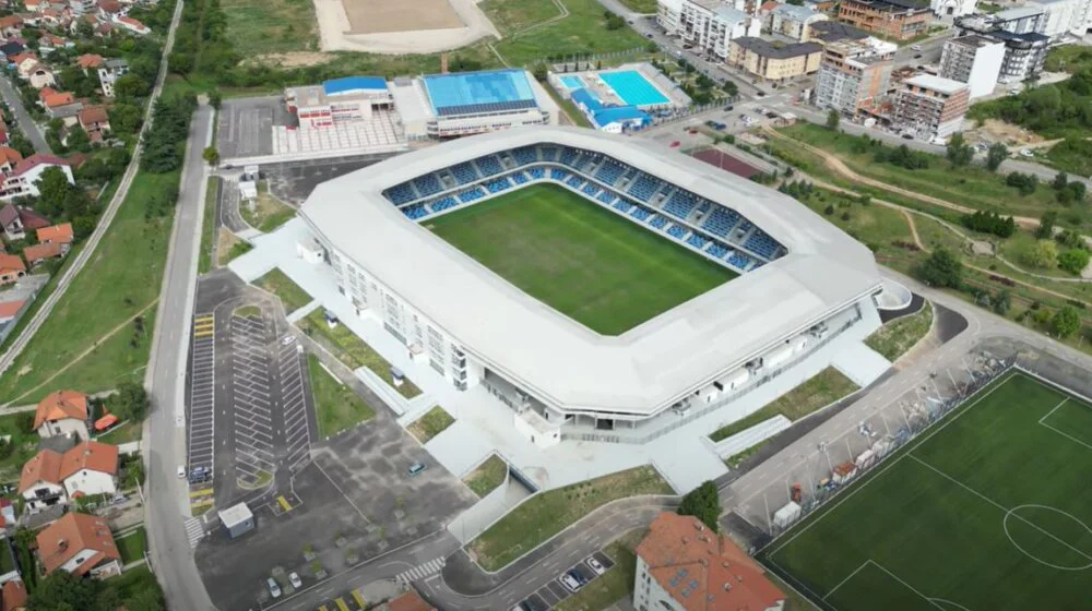 Novi stadioni za treću i četvrtu ligu, a Nacionalni za pet utakmica godišnje: Zašto vlast gradi fudbalske objekte u "nefudbalskim" sredinama? 1