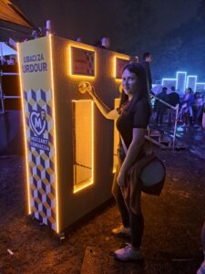 Pola miliona ubačeno za URDOUR: Fondacija Mozzart kroz ekološku akciju na Lovefestu donirala novac za Udruženje roditelja dece ometene u razvoju 2