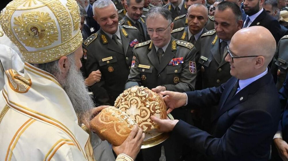 Ministar odbrane objavio da je Vojska Srbije danas prvi put obeležila krsnu slavu, pogledajte i kako 1