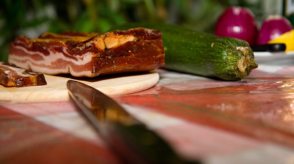 Šta se događa sa našim organizmom kada jedemo slaninu: Ove stvari morate da znate 1