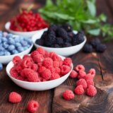 Jeftina namirnica koja čisti krv ima samo 43 kalorije i može se naći na svakom koraku 9