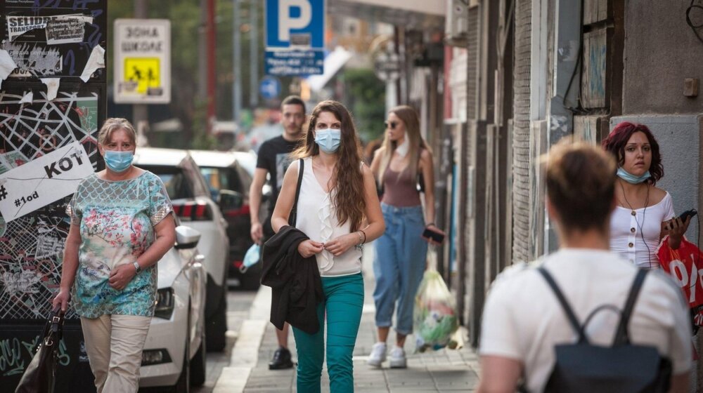 "Došlo je vreme da se ponovo uvedu maske": Nova varijanta korona virusa zabrinula lekare 1