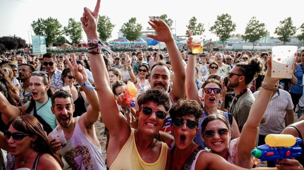 Muzički i modni trendovi kruže, a želja za dobrom zabavom ostaje - Kako se provodilo nekada i sad 1