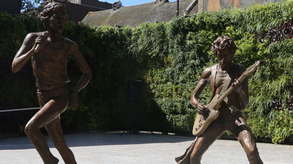 Mik Džeger i Kit Ričards dobili skulpture u svom rodnom gradu – I, uklesani u kamen ne miruju… 1
