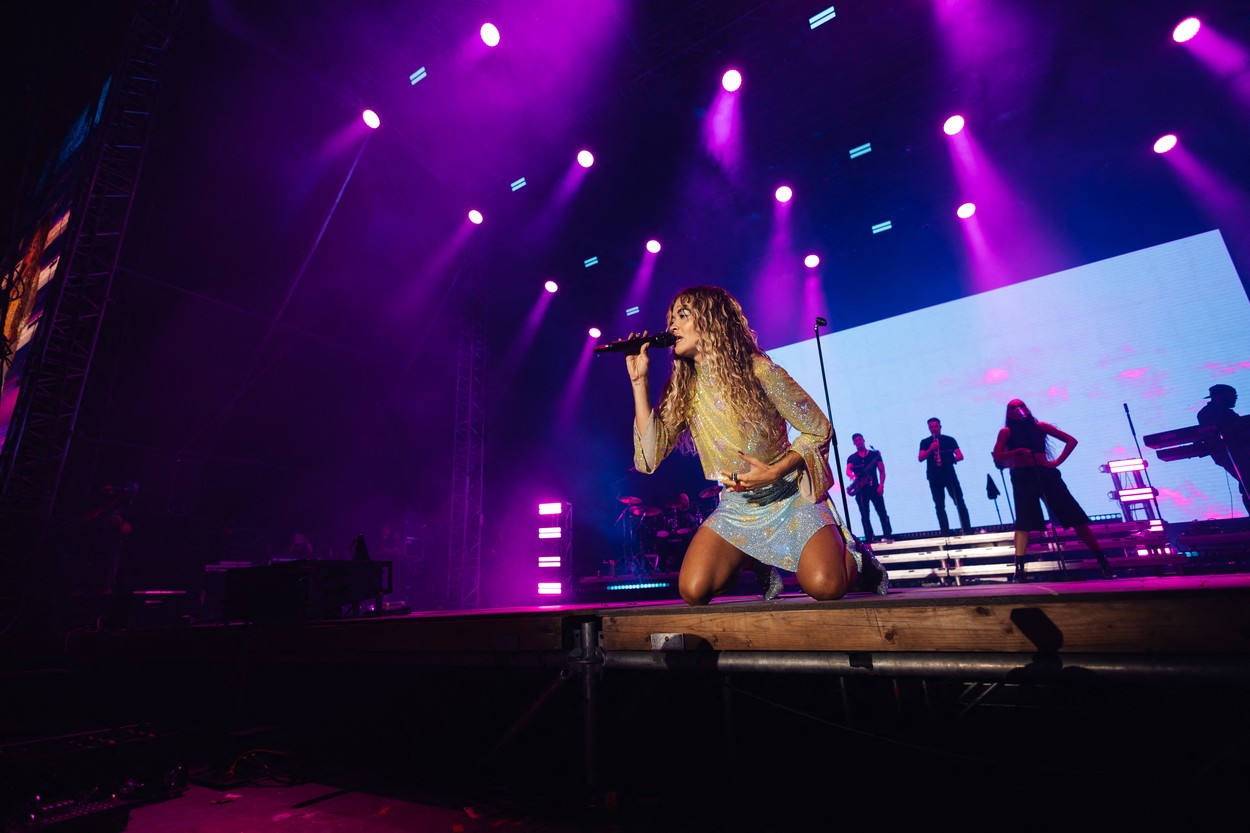 Od britanske top liste do lika na poštanskoj marki Kosova: Kako je izgledao uspon Rite Ore, pevačice koja je "pod lupom" zbog srpske zastave 2