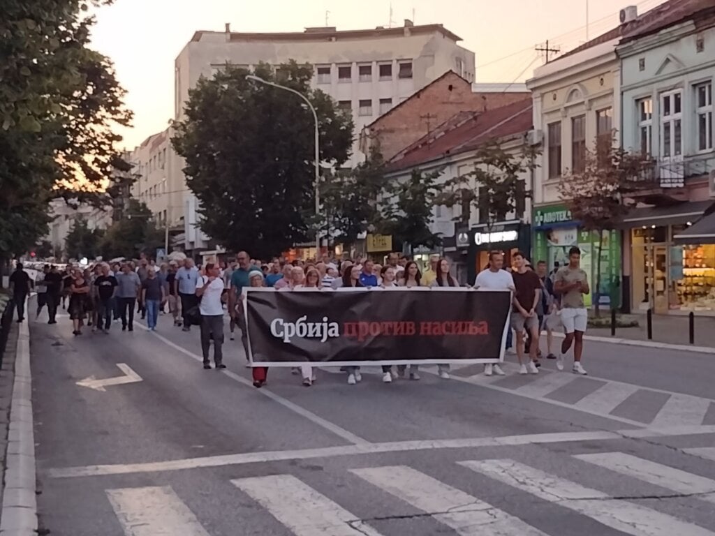 "Građani ćute jer su potpuno ubijeni": Protest Srbija protiv nasilja održan 11. put u Kragujevcu 3
