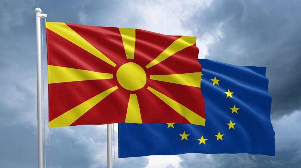 zastave severna makedonija i evropska unija, eu