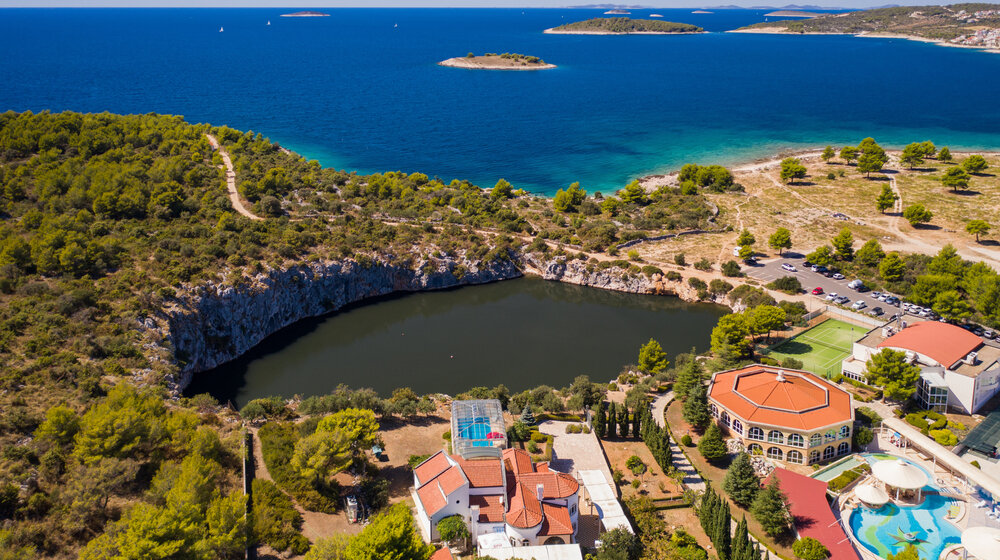 Misteriozno jezero na Jadranu koje menja boju i donosi sreću zaljubljenim parovima 1